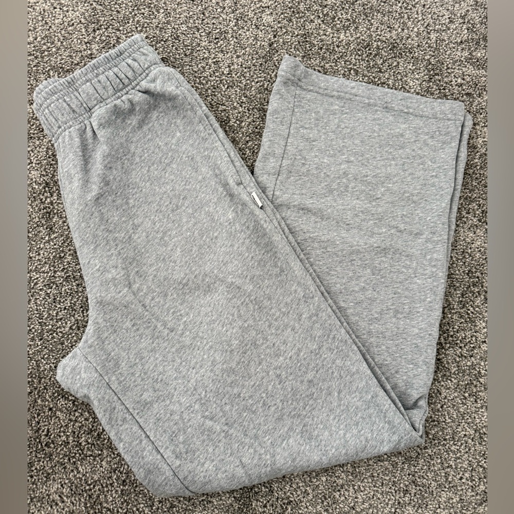 Women’s Fabletics Gray Size Small Wide Leg Sweatpants